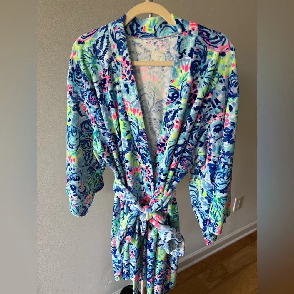 Lilly Pulitzer Elaine Velour Robe in Ocean Commotion